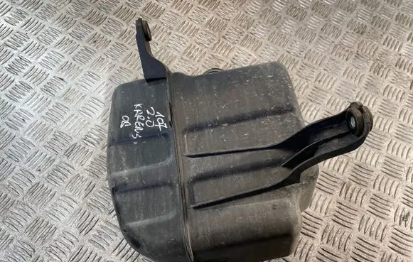 KIA Carens II Air filter box