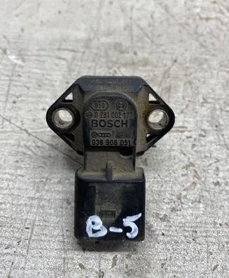 Volkswagen PASSAT B5 Air pressure sensor 038906051