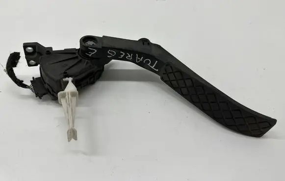 Volkswagen Touareg I Accelerator throttle pedal 7L0723507D