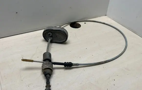 Opel Insignia A Gear shift cable linkage 13107493