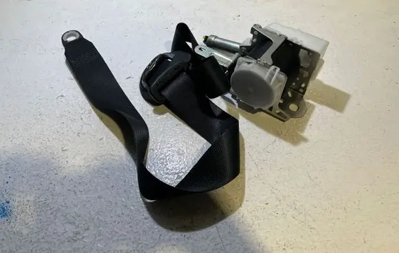 Toyota RAV 4 (XA40) Front seatbelt 7T4790P 524691 0642021