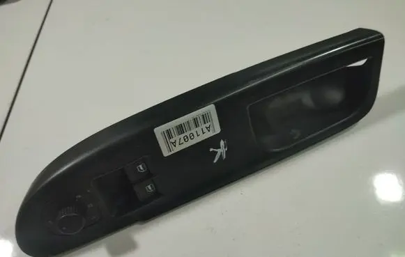 Volkswagen PASSAT B6 Electric window control switch 3C1867171A
