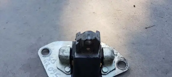 Volvo S60 Engine mount vacuum valve 