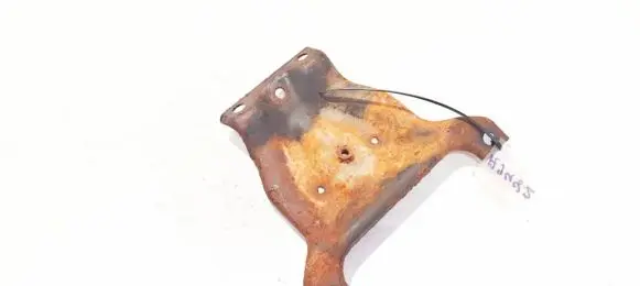 Subaru Legacy Engine mounting bracket