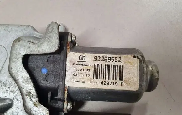 Opel Meriva A Front door window regulator with motor 93362662 93389552