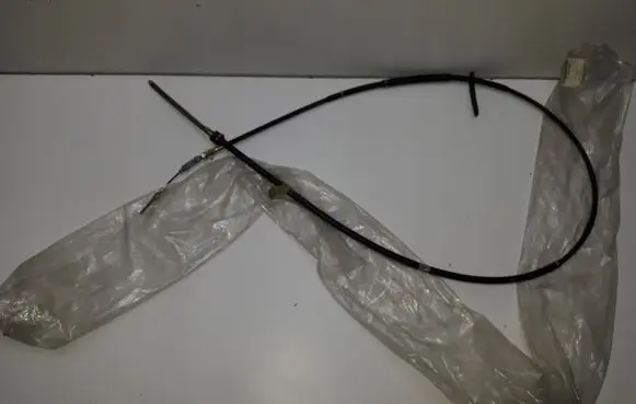 Mitsubishi L200 Hand brake release cable MB520635