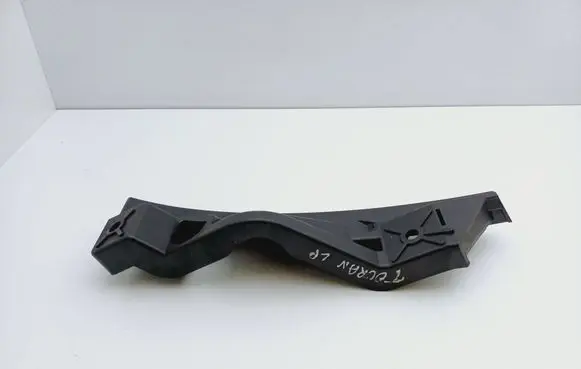 Volkswagen Touran I Front bumper mounting bracket 1T0807889A