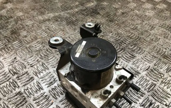 Volvo V70 ABS Pump 31261142