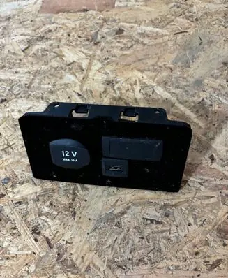 Mercedes-Benz CLS C218 X218 USB socket connector A2188210311