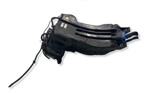 Audi Q7 4M AdBlue liquid reservoir 4M0131878CC