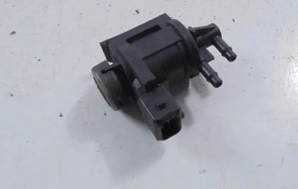Volkswagen Golf IV Other engine bay part 1J0906283A
