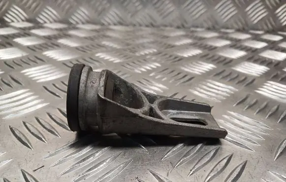 Radiator mount bracket