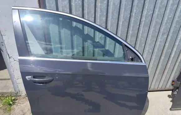 Volkswagen PASSAT B7 Front door DRZWIPPPASSATLI7F