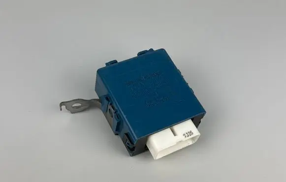 Toyota Auris 150 Door central lock control unit/module 8597012020 0515004070
