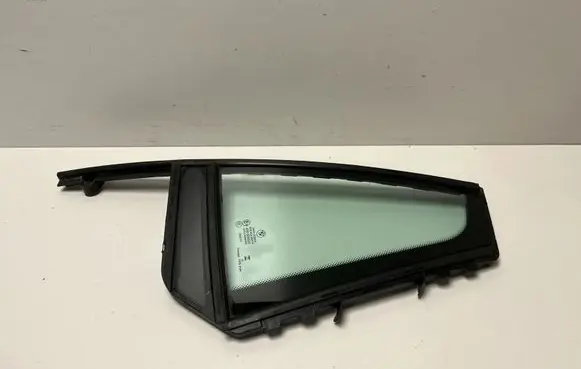 BMW X6 G06 Rear vent window glass 7437795