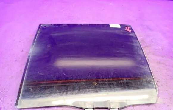 Honda CR-V Front door window glass four-door