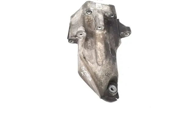 Engine mounting bracket