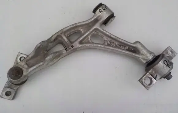 Lexus IS 200-300 Front lower control arm/wishbone 65566556
