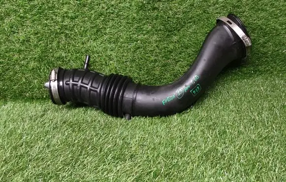 Ford Fusion II Air intake hose/pipe DS739R504EB