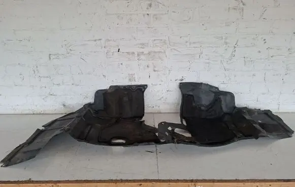 Toyota Avensis T250 Engine splash shield/under tray