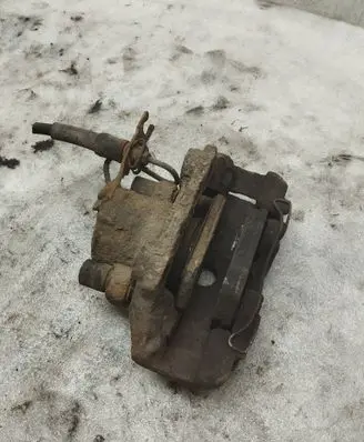 Volkswagen PASSAT B5 Front brake caliper