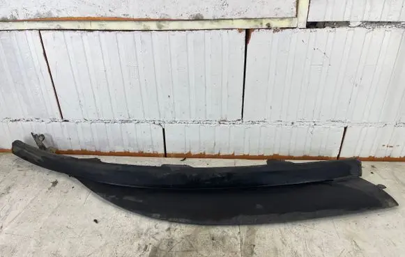 Front bumper lip