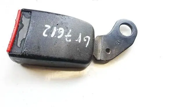 Middle seatbelt buckle (rear)