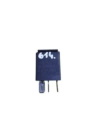 Volkswagen PASSAT B6 Other relay 8Z0951253