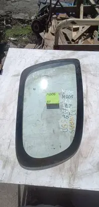 Toyota Yaris Front door vent window glass four-door 1212123