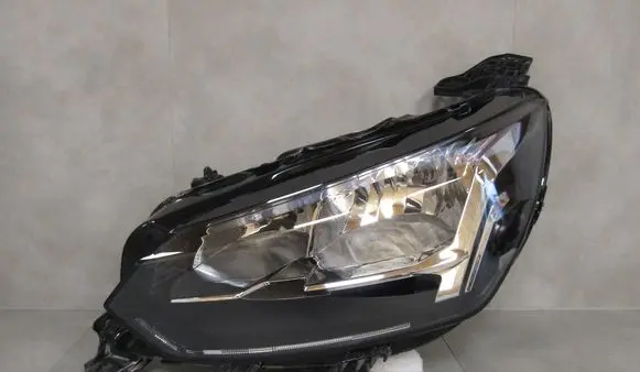 Peugeot 208 Headlight/headlamp 9823194080 73679255 73679255008C