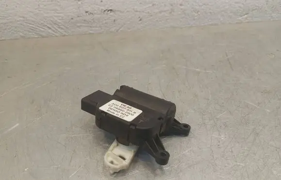 Volkswagen Golf V Air flap motor/actuator 3C0907511B 2607082 CZ1168802900