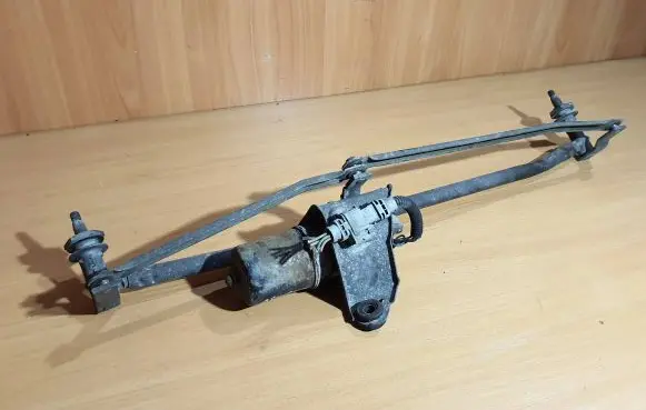Opel Movano A Front wiper linkage and motor