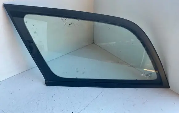 Toyota Avensis T220 Rear side window