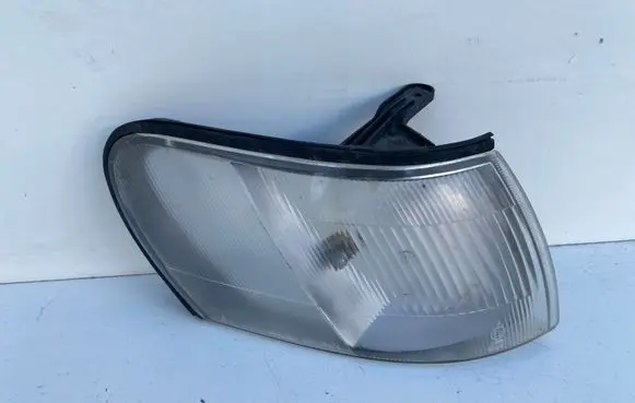 Toyota Corolla E100 Front indicator light 01850474