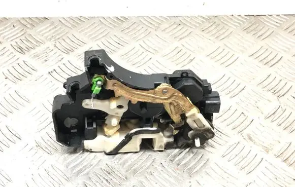 Mitsubishi Colt Rear door lock 04722A
