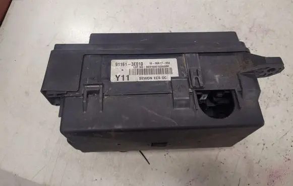 KIA Sorento Fuse module 911613E010