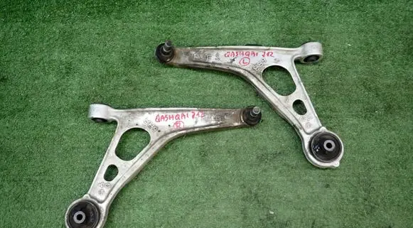 Nissan Qashqai J12 Front lower control arm/wishbone 