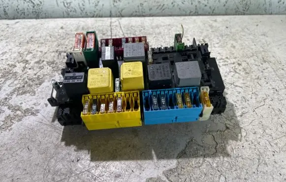 Mercedes-Benz A W176 Fuse box set A2469060093 7299867731 YAP2756712