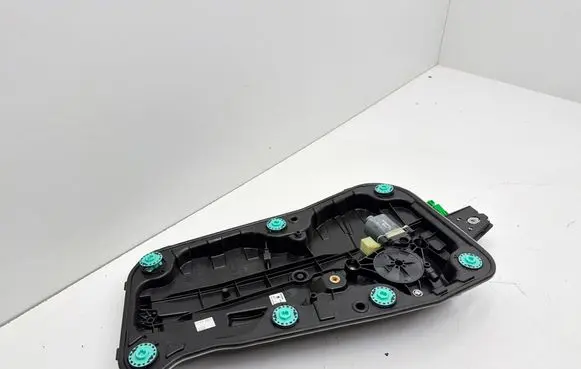Rear window lifting mechanism without motor