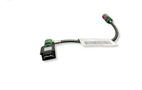 Volkswagen Golf VII USB socket connector 5Q0035726