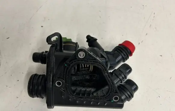 Peugeot 508 Thermostat/thermostat housing 9827818480