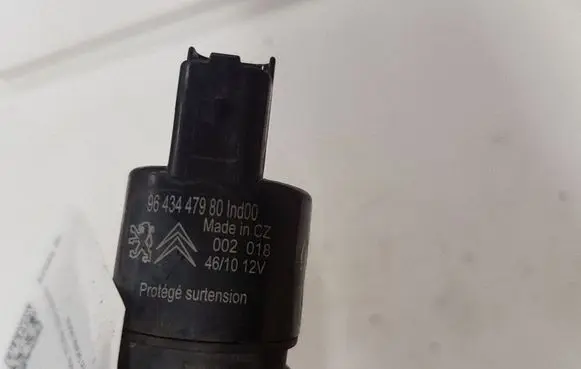 Peugeot 3008 I Windscreen/windshield washer pump 9643447980