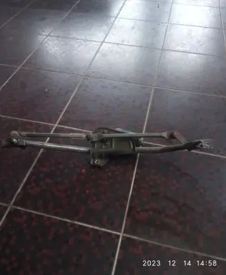 Audi A4 S4 B5 8D Front wiper linkage and motor 397020438 8D1955023A