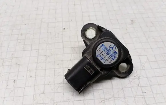 Mercedes-Benz C W203 Air pressure sensor A0041533328