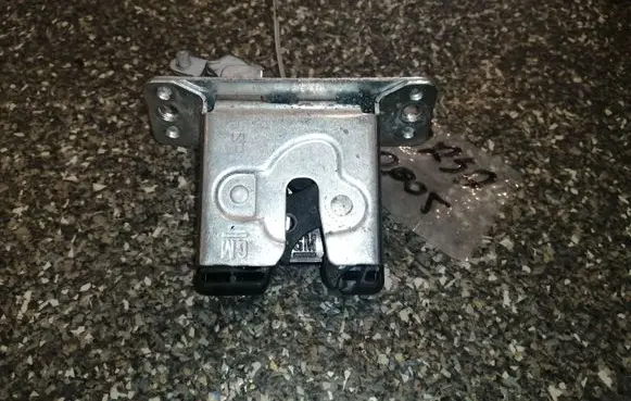Opel Corsa C Tailgate/trunk/boot lock/catch/latch 90534769