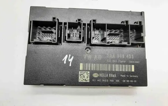 Volkswagen PASSAT B7 Central body control module 3AA959433
