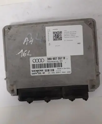 Audi A4 S4 B5 8D Engine control unit/module 3B0907557B 5WP433302