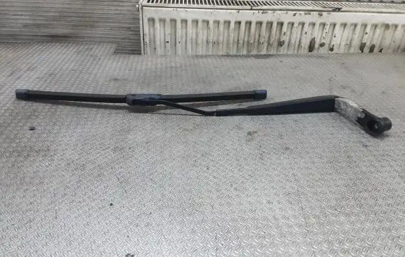 Chrysler 300 - 300C Front wiper blade arm
