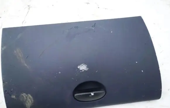 Glove box