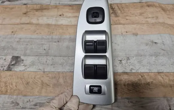 Mazda Premacy Electric window control switch 05Z3D4 66350A C8HD172